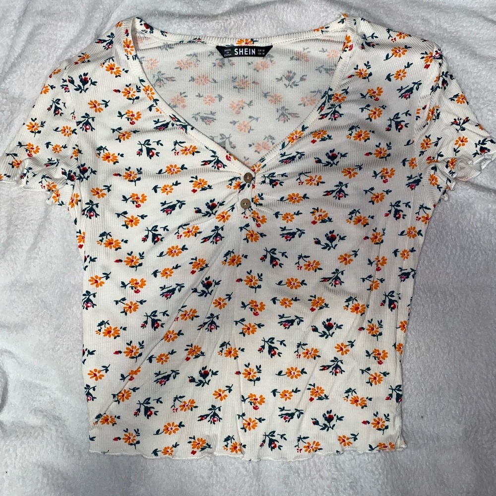 Medium Floral V-neck tee